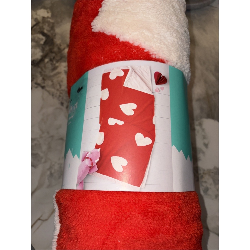 Pillowfort - Patisserie Red Chenille Throw with White Hearts - 50x60